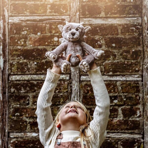 81TqrHKgmgL._AC_SL1500_.jpg Charlie Bears Bearhouse Moat Pluszak Gargulec (20 cm) Szara Maskotka Kolekcjonerska